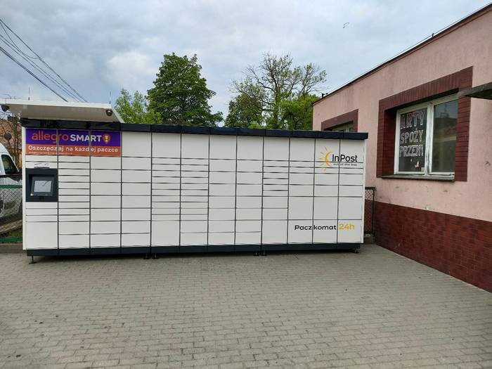 Paczkomat TRS01M Przy sklepie spożywczym