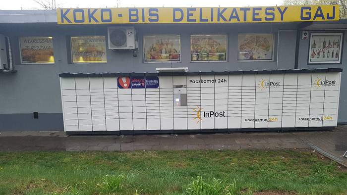 Paczkomat TRZ02N Przy delikatesach Koko Bis