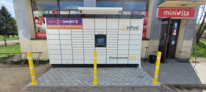 Paczkomat TRZS01M Przy sklepie