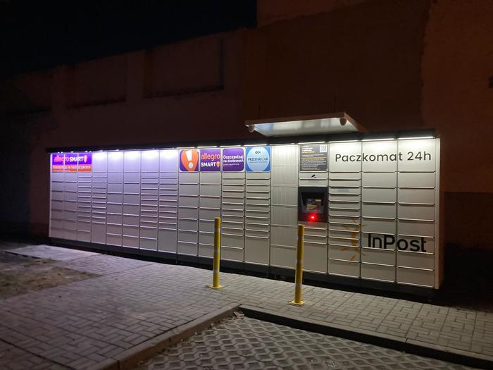 Paczkomat TSC01M Przy sklepie Delikatesy Centrum