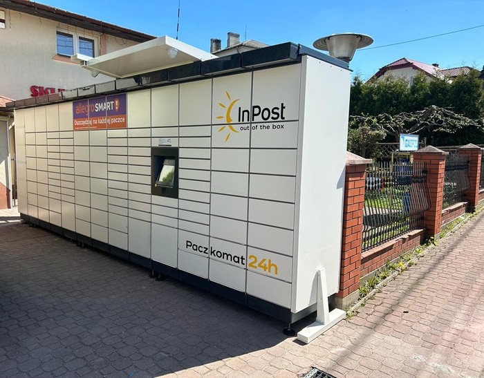 Parcel Locker TUD01M przy sklepie spożywczym