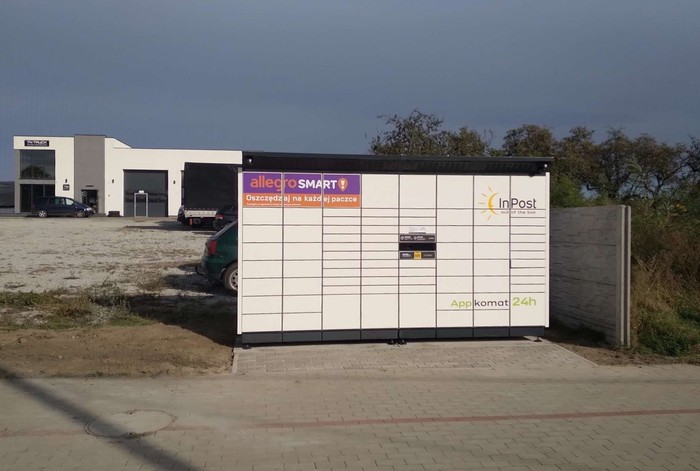 Поштомат TUL02BAPP Przed siedzibą firmy Tn Truck