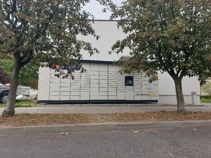 Paczkomat TUR05M Przy sklepie Chata Polska
