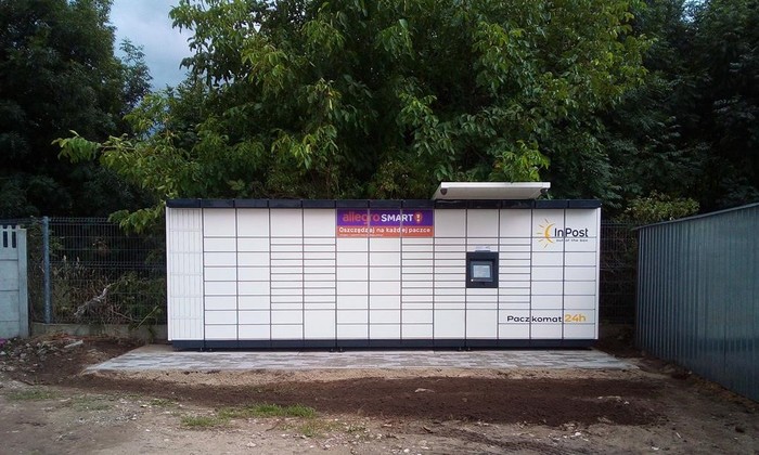 Paczkomat TUR06M Przy parkingu Kubiak-Gaz.