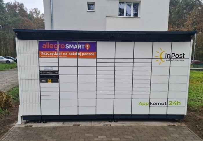 Paczkomat TUS01BAPP Przy bloku mieszkalnym