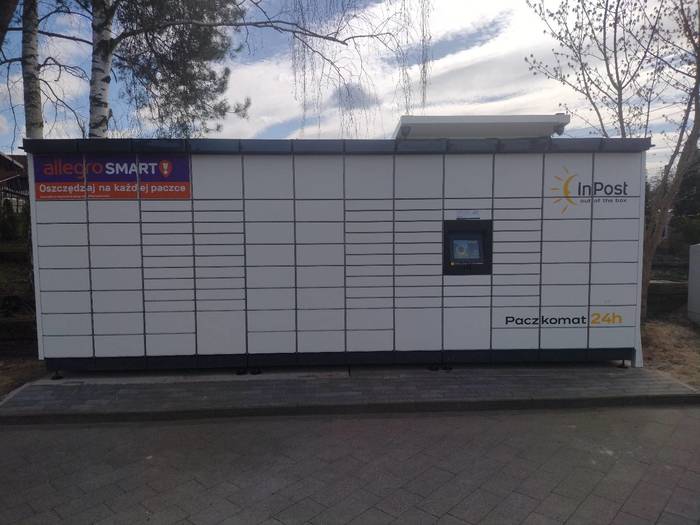 Parcel Locker TWO02M na parkingu Restauracji Barć Dębowa
