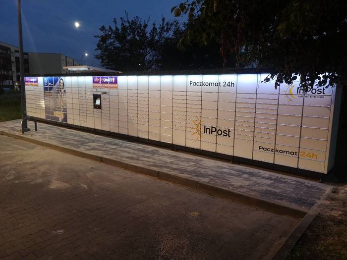Paczkomat TYC08M Parking przy markecie Lidl
