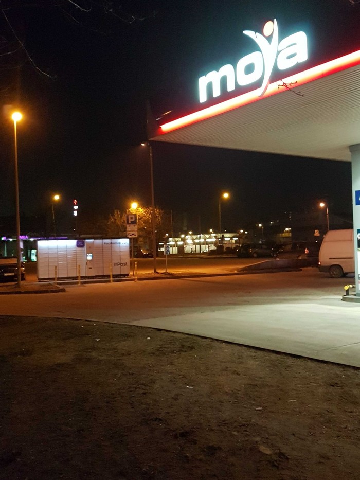 Paczkomat TYC09A Na stacji paliw Moya