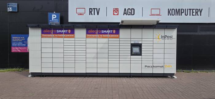 Paczkomat TYC41M Obok Centrum Handlowego AZ