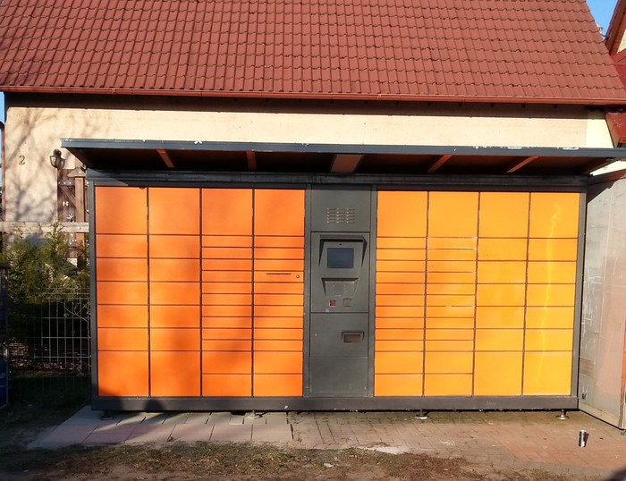 Поштомат TZC01F Po lewej stronie od wejścia do sklepu ABC