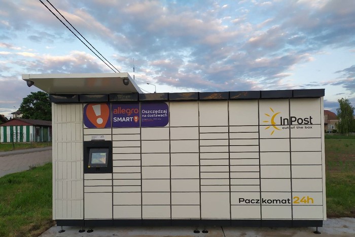Поштомат UHO01M Obok sklepu spożywczego