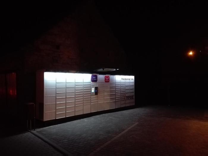Поштомат UJS02N Parking sklepu odzieżowego