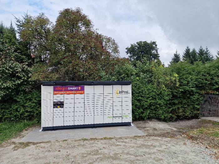 Paczkomat ULSE01BAPP Przy drodze