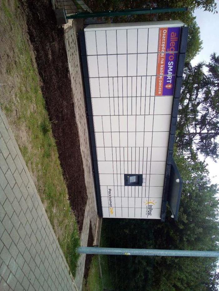 Paczkomat UMO02M Przy ośrodku wypoczynkowym EWA, od strony ul. Okrzei