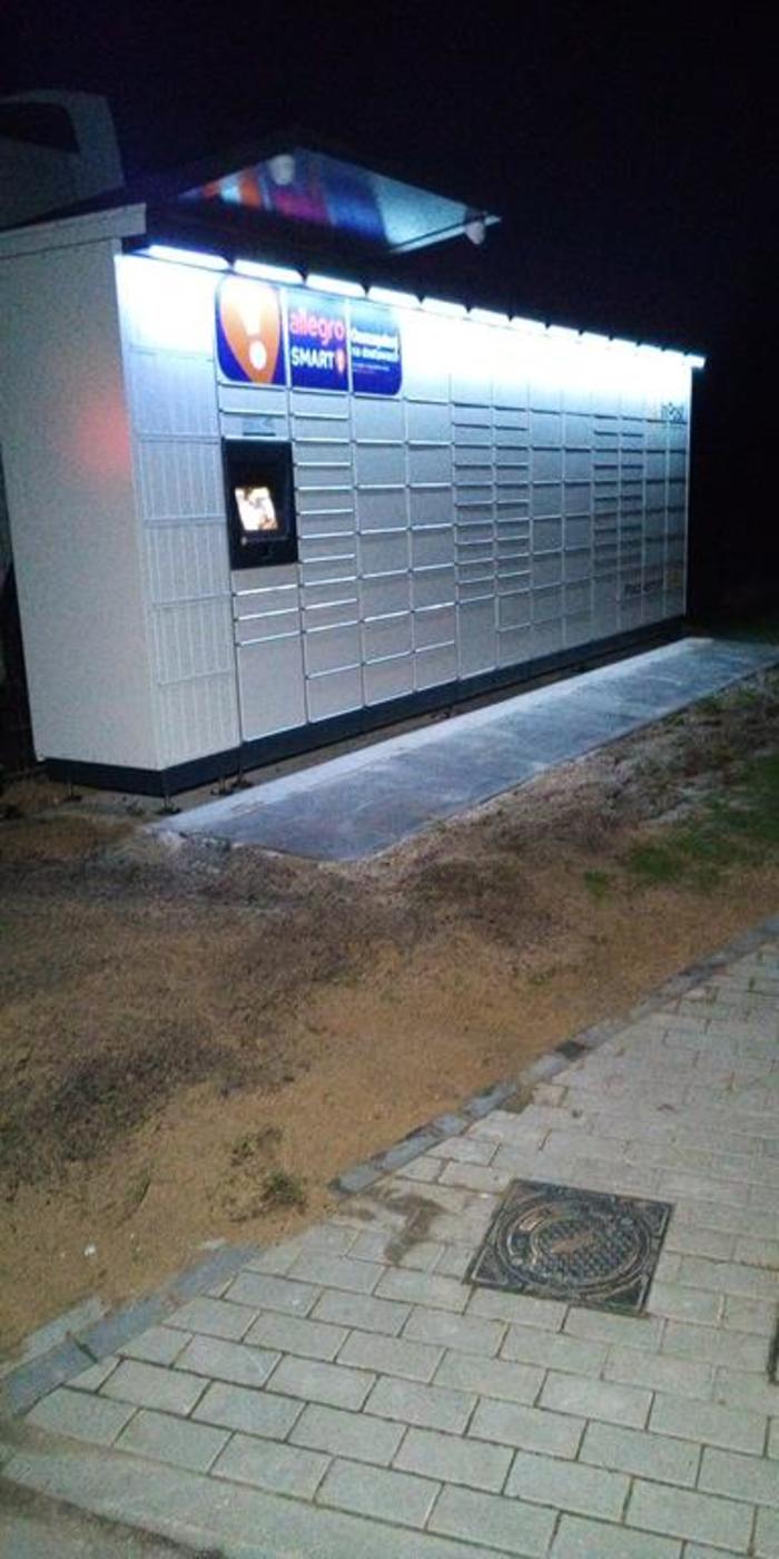 Paczkomat UNS01M Na prywatnej posesji