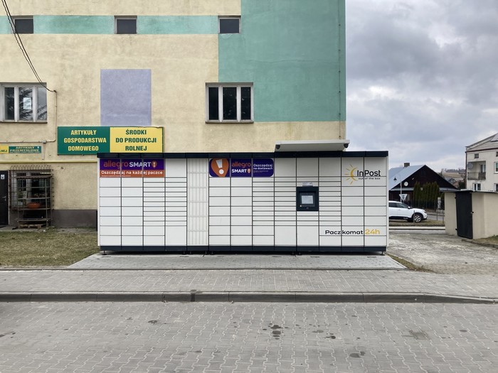 Paczkomat URZ02M Za sklepem Groszek