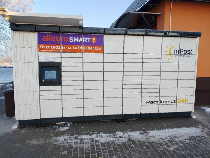 Parcel Locker USCK01M Przy wejściu do sklepu spożywczego