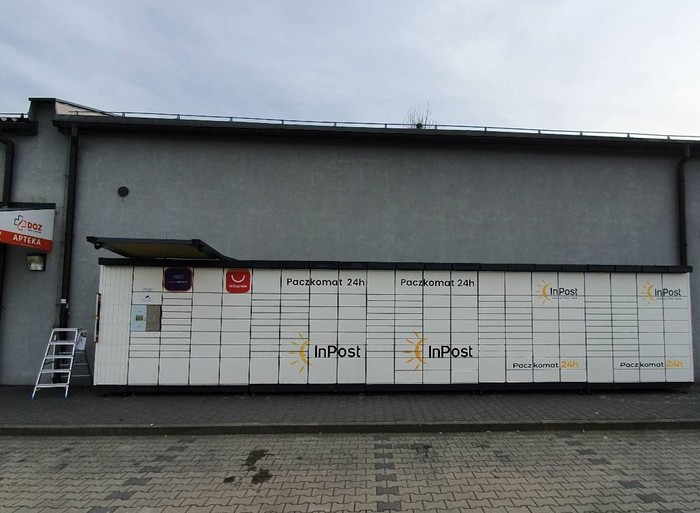 Paczkomat UST01N Przy sklepie medycznym