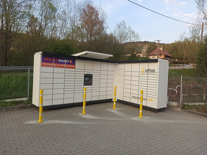 Paczkomat VBS01M Parking przed szkołą