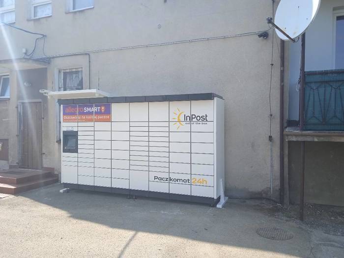 Paczkomat VIA01M przy budynku OSP Wiślica