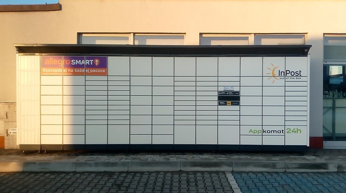 Paczkomat WAD01BAPP Przy budynku Stacji Paliw CarMax