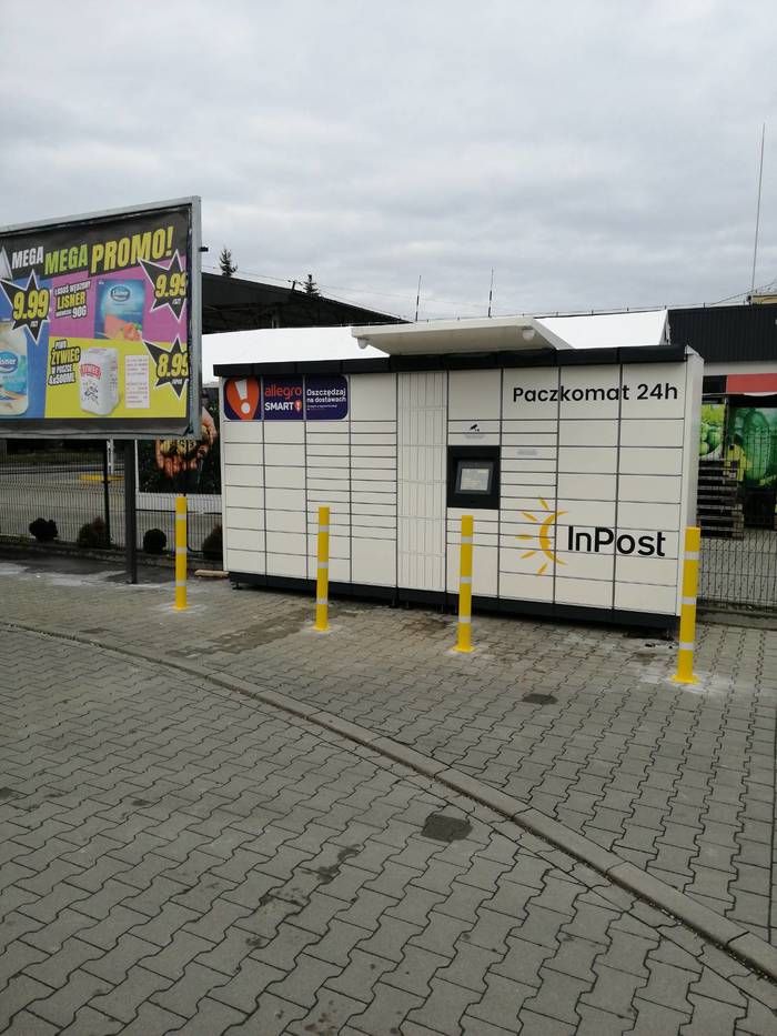 Paczkomat WAD04M Obok stacji paliw
