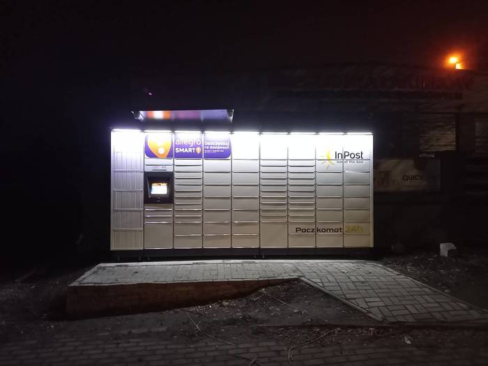 Paczkomat WAL17M Przed Mieszalnią Lakierów.