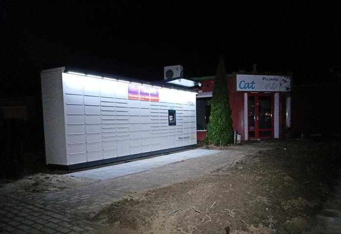 Paczkomat WAL28M Przed sklepem Żabka