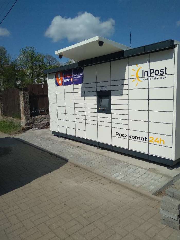 Paczkomat WAP01M przy posesji prywatnej (Sołtys)