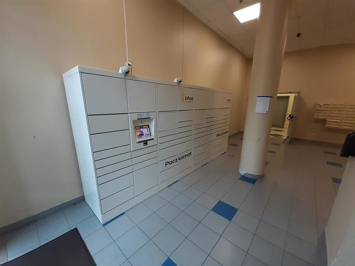 Paczkomat WAW01H Galeria Ursynów (nd niehandlowa - boczne wejście od strony rampy)