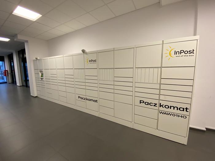Paczkomat WAW01HO Przy schodach ruchomych na parking podziemny przy sklepie Biedronka PN-ND 6:00 - 22:00