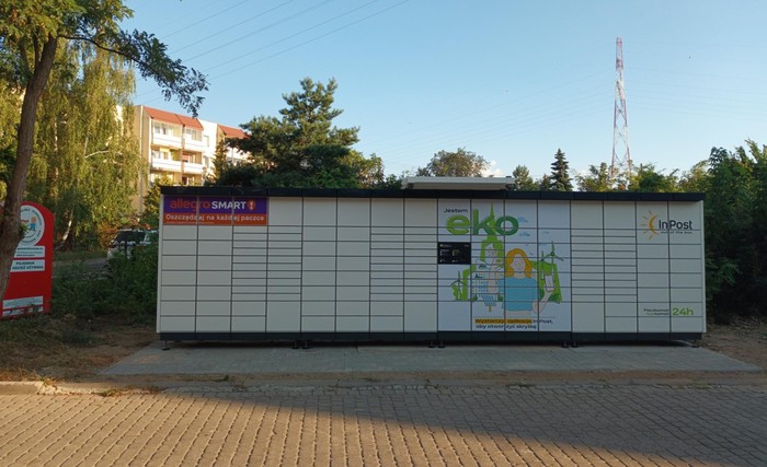 Paczkomat WAW08APP Przy przystanku autobusowym