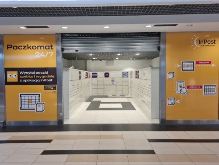 Paczkomat WAW08HO lokal w pasażu na parterze w Galerii