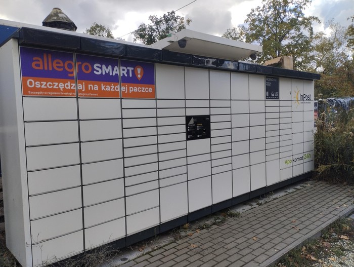 InPost's photo of the locker: InPost WAW09APP