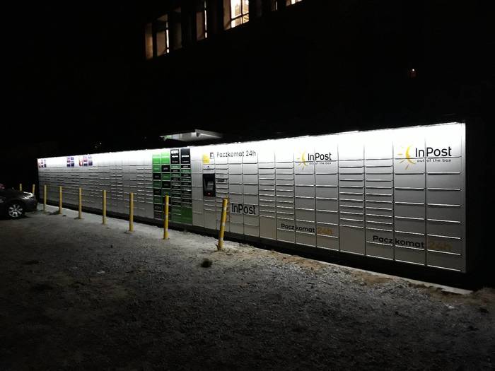 Paczkomat WAW09M Na parkingu Zdrofitu