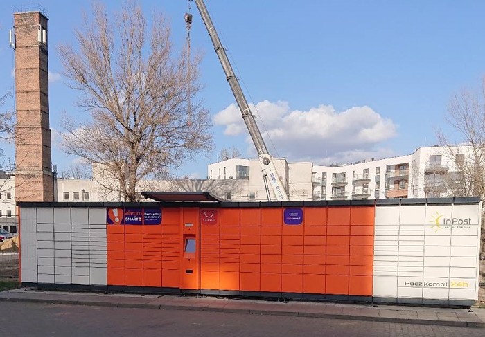 InPost's photo of the locker: InPost WAW103A