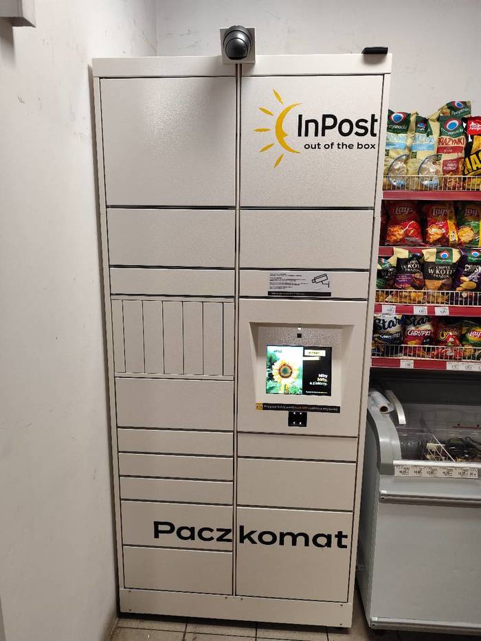 Paczkomat WAW110HP W Delikatesach Blask