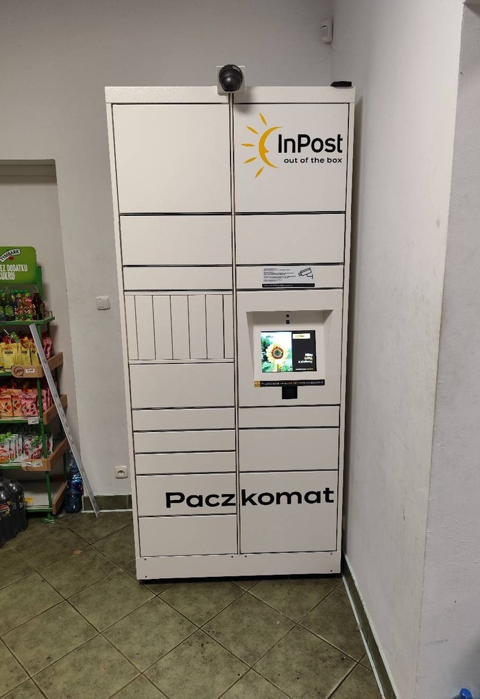 Paczkomat WAW113HP W Delikatesach Blask