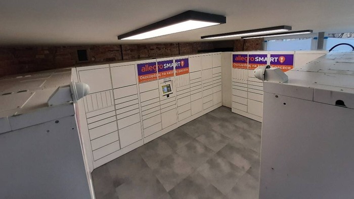 Parcel Locker WAW117H W pawilonie handlowym