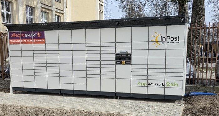 Zdjęcie paczkomatu od InPost: InPost WAW121BAPP