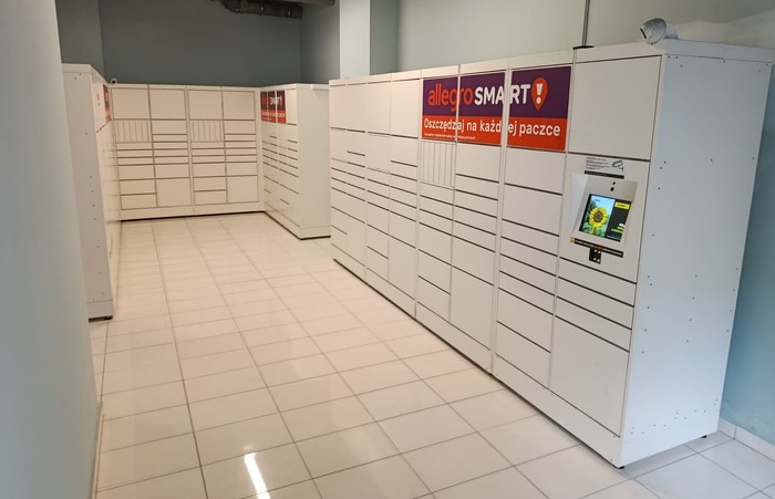 InPost's photo of the locker: InPost WAW126H