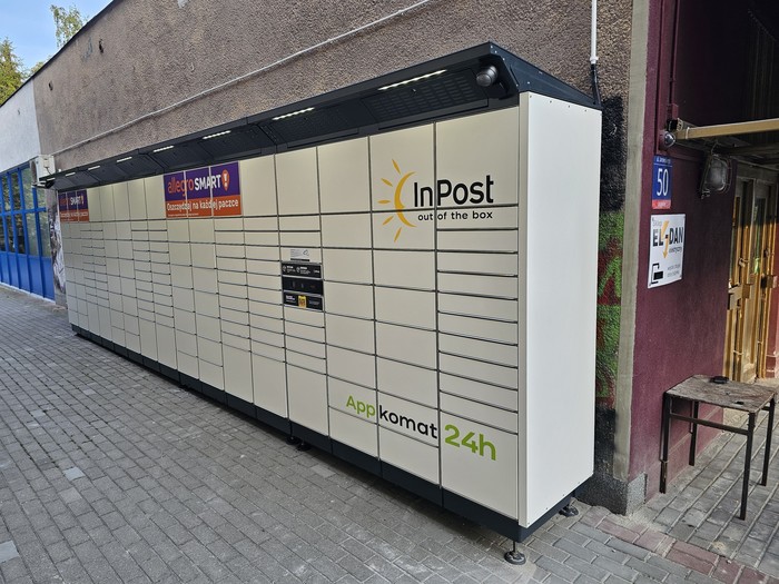 Parcel Locker WAW12BAPP Przy budynku usługowym