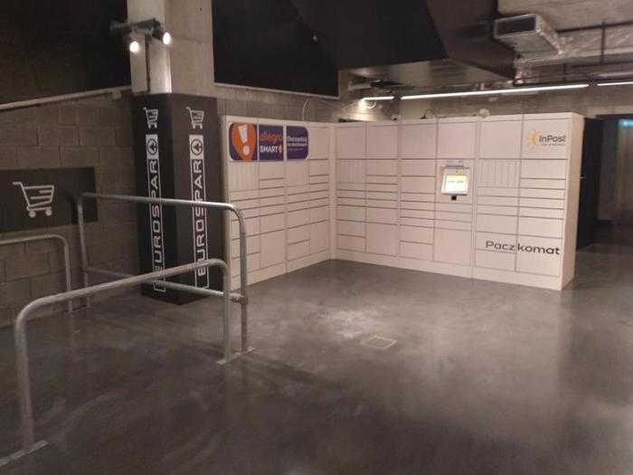 Parcel Locker WAW12HO wyjście na parkingi -2