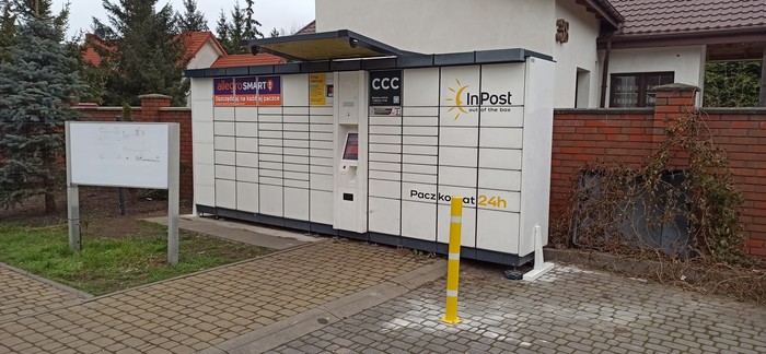 Parcel Locker WAW137A Przy markecie Żabka
