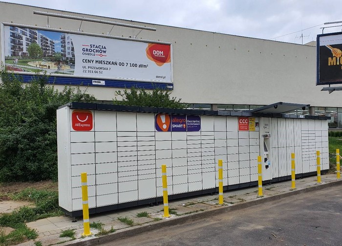 Paczkomat WAW139AP Przy parkingu na ulicy Kinowa 19