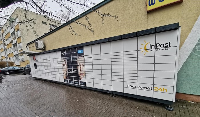 Zdjęcie paczkomatu od InPost: InPost WAW13M