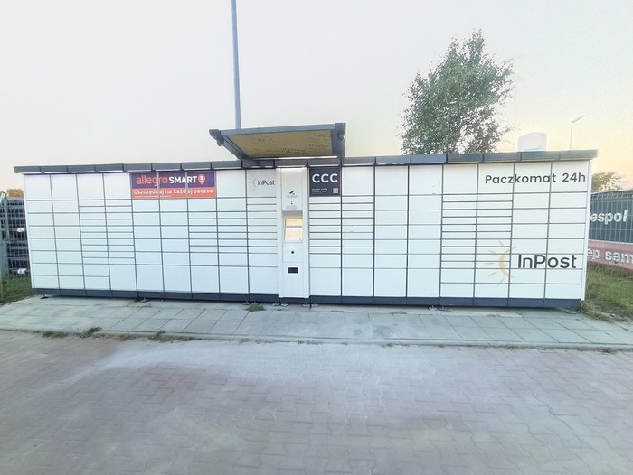 Поштомат WAW140A Przy parkingu firmy Respol
