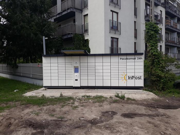 Поштомат WAW145A W pobliżu kościoła