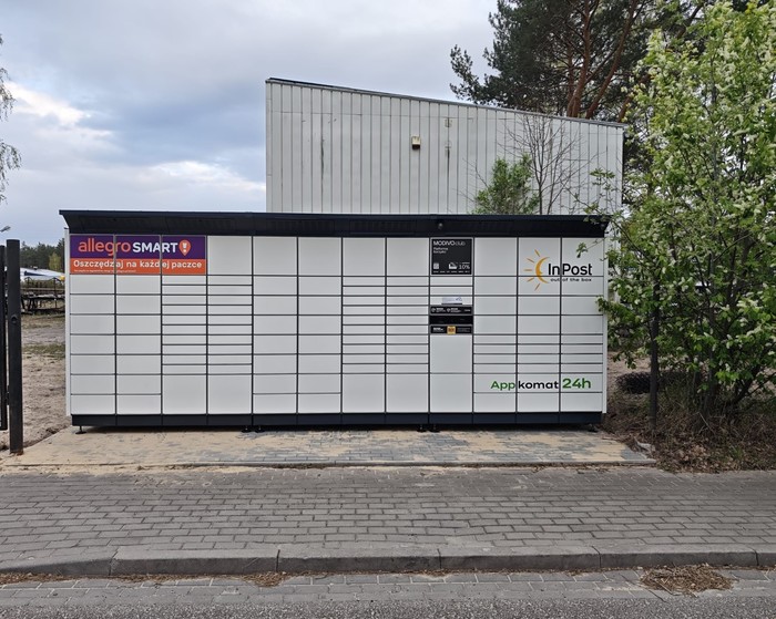 Paczkomat WAW147BAPP Przy budynku Magnum Stal