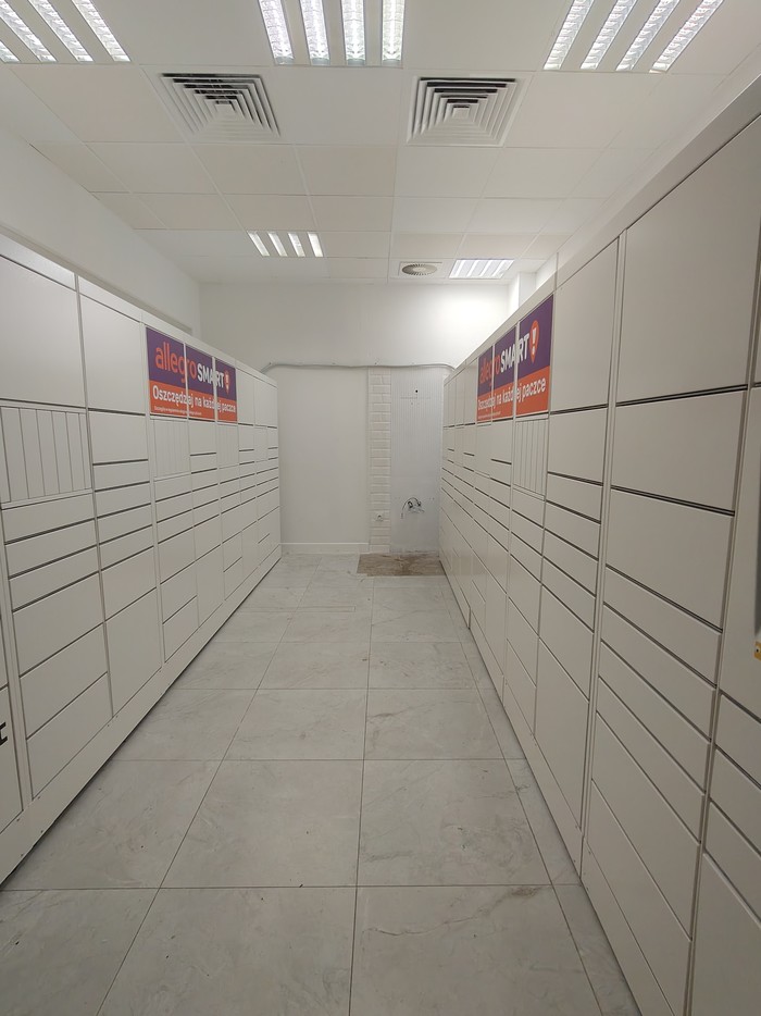 InPost's photo of the locker: InPost WAW147H